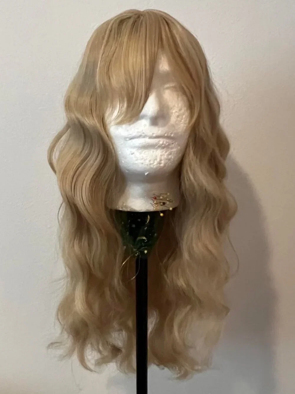 Women's 26 Inch Beige Blonde Layered Wig Curtain Bang Butterfly Haircut Style